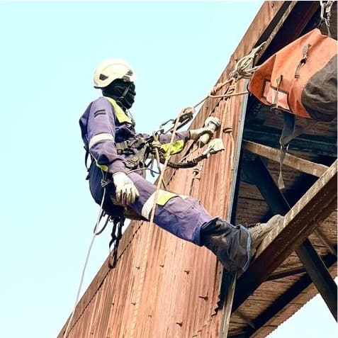 Cost vs. Safety: How Onshore Rope Access Services Choose the Right Balance